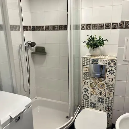 Ohmyhome - Chmielna * Varsó